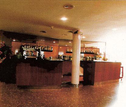 Interior del restaurante 'La Garlanda' de Gav� Mar (A�os 90) (fotograf�a: Florencio Gonz�lez)